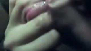 Webcam chica tiras y dedo su coño recortado