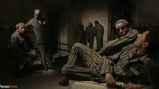 Prisioneros orgía a su guardia italiana con coñito peludo