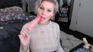Gorgeous Babe Reveals Her Hooters And Suck A Popsicle