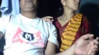 Desi casal de índios piscando na webcam