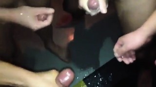 4 homens masturbam-se juntos