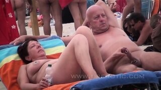 Extravagância de Orgia em Praia de Nudismo